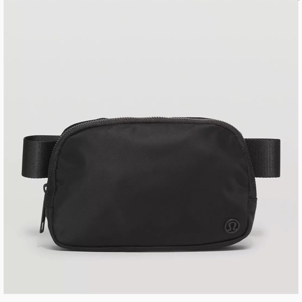 Lululemon Everywhere Belt Bag